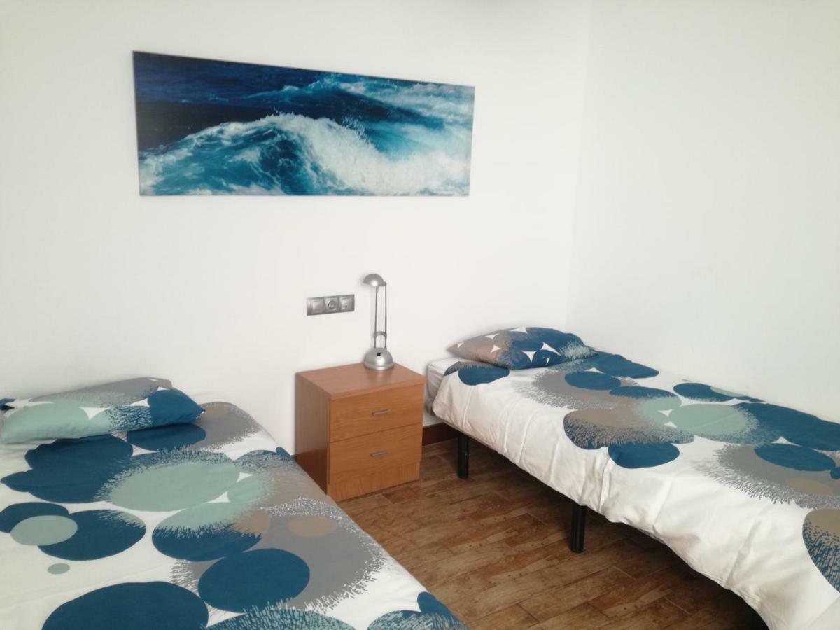 Surfhouse Hostel Famara Caleta De Famara Kültér fotó
