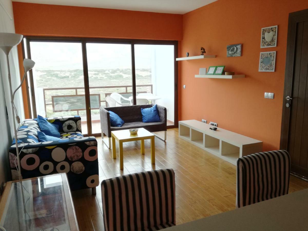 Surfhouse Hostel Famara Caleta De Famara Kültér fotó